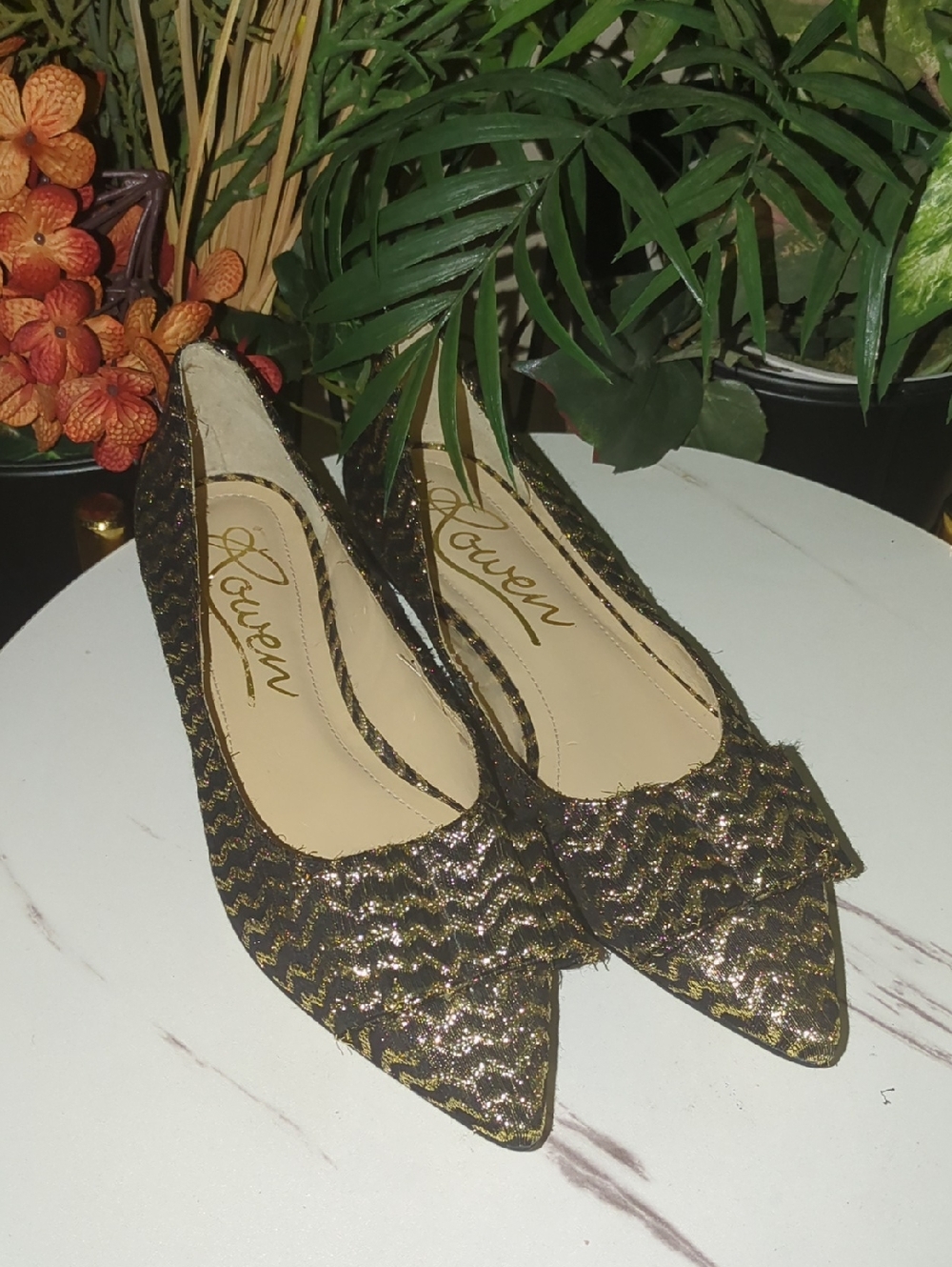 🔥SALE🔥Vintage Rowen Pointed Toe Glitter Flats in Black and Gold - Picture 2 of 7